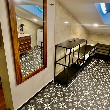 Steinhaus Im Zentrum, 50 M Zum * Baška